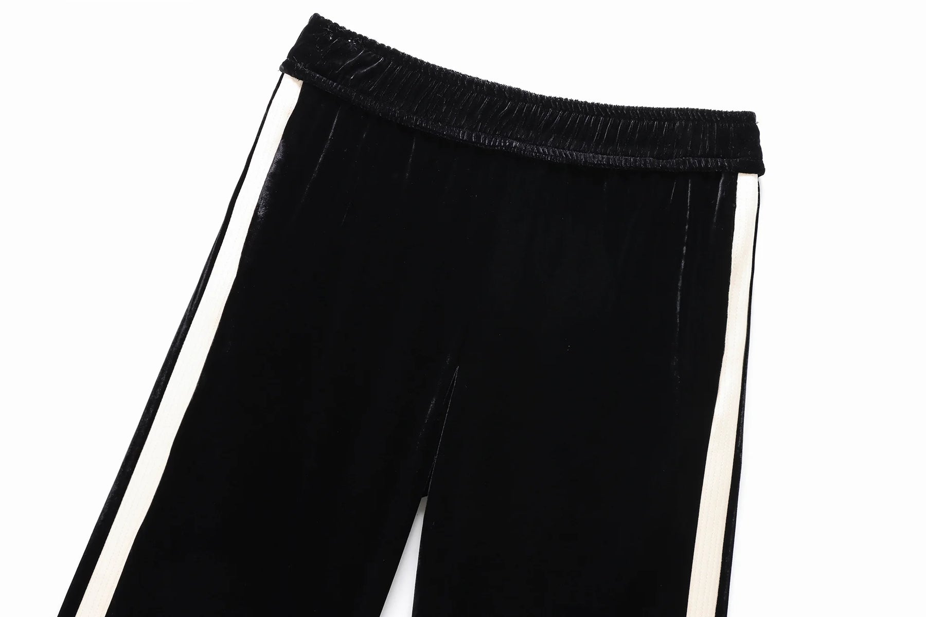 Conjunto em Veludo com Camisa de Manga Longa e Calça – Design Elegante com Detalhes Laterais
