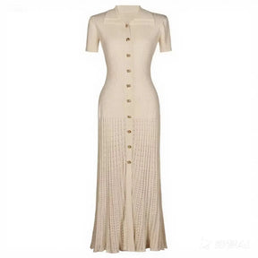Vestido Midi em Tricô Canelado com Gola Boneca e Saia Plissada