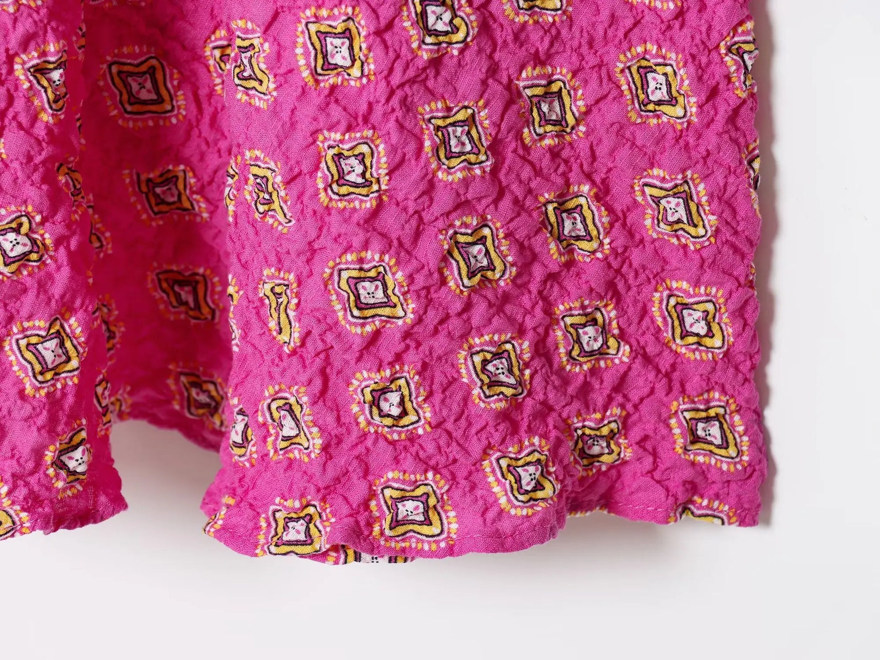 Conjunto Essence – Top Estampado em Favo & Saia Midi de Cintura Alta