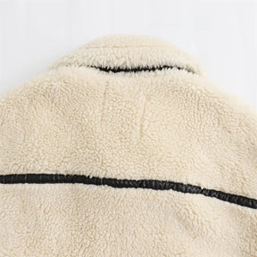 Jaqueta Feminina – Efeito Pele Sofisticado com Detalhes em Pelo