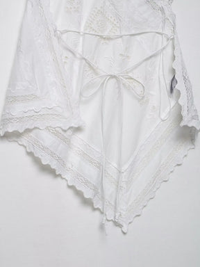 Top Elegante de Amarração com Bordado e Recorte Halter