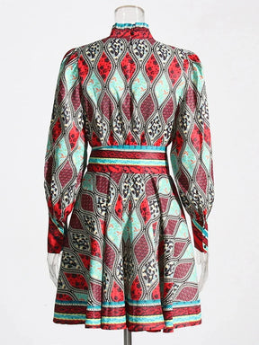 Vestido Casual com Estampa Colorida - Gola Alta e Manga Comprida