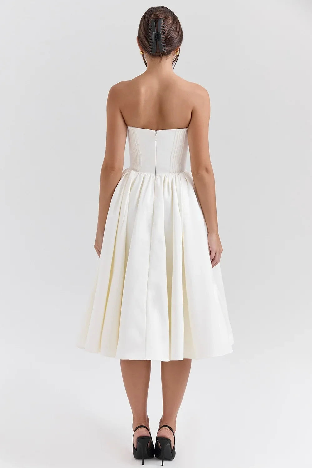 Vestido Tomara que Caia de Comprimento Médio com Silhueta Elegante e Toque Sofisticado