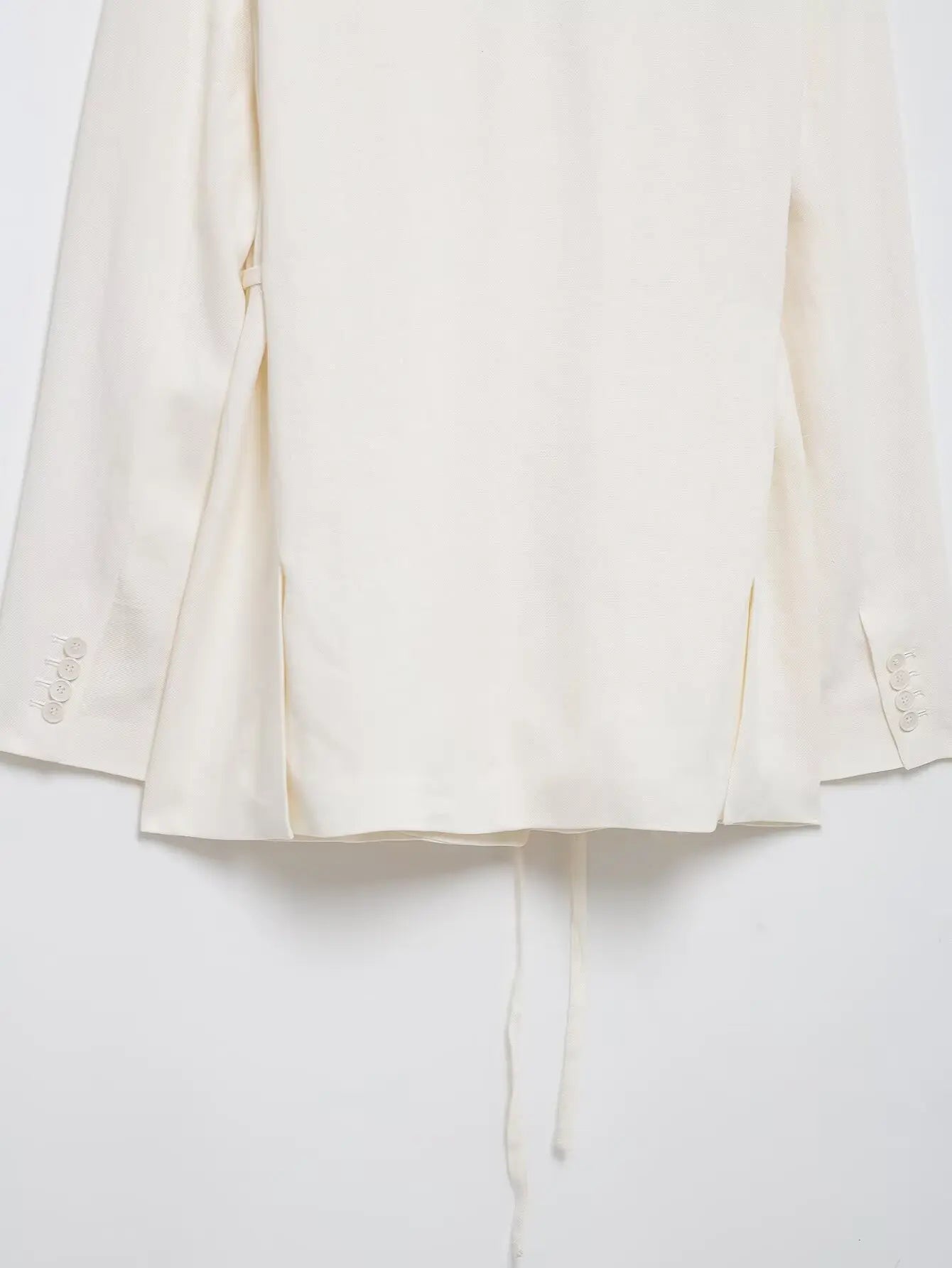 Conjunto de Blazer com Laço e Calça Cintura Alta – Elegância Sofisticada para a Meia-Estação