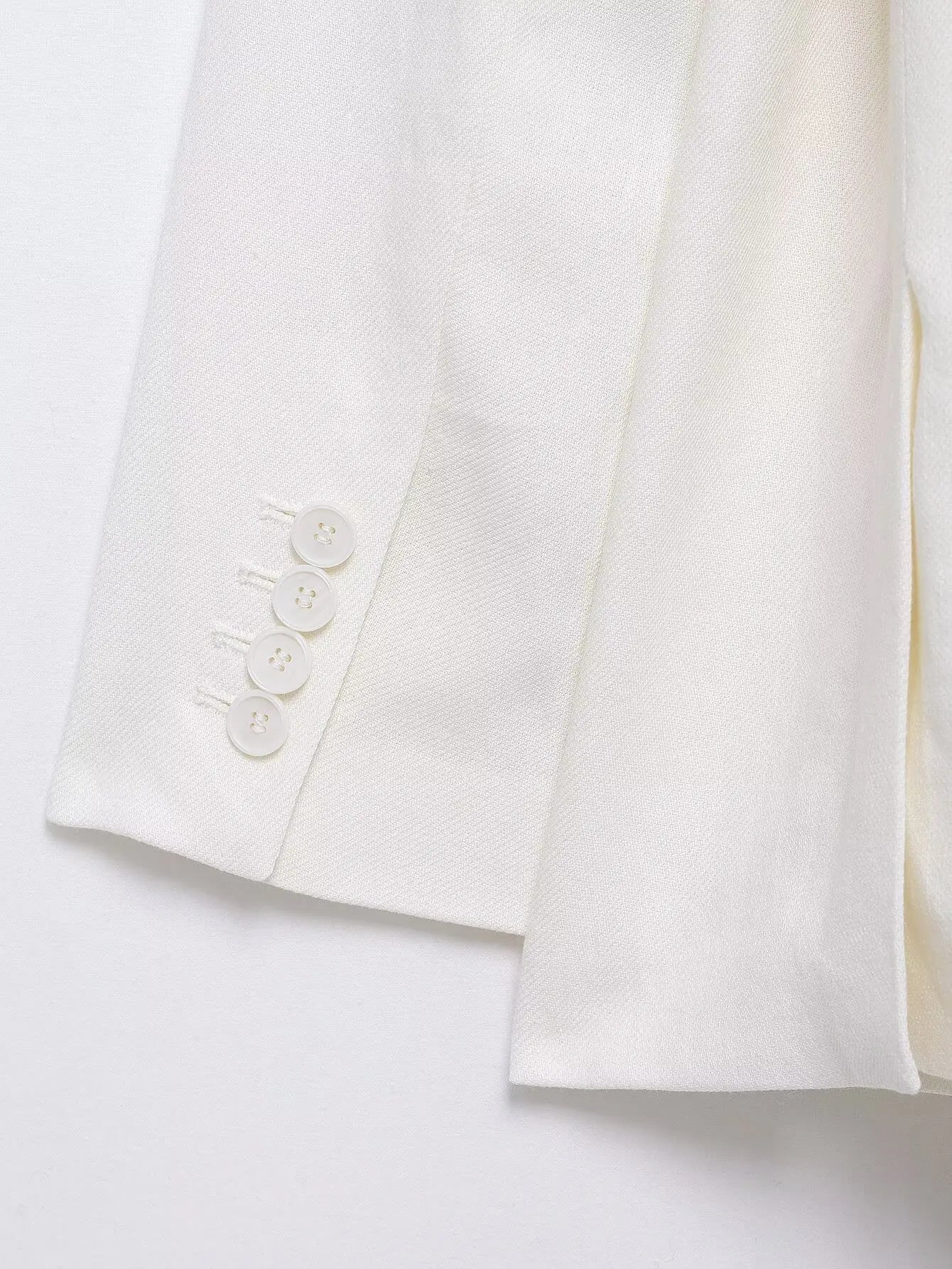 Conjunto de Blazer com Laço e Calça Cintura Alta – Elegância Sofisticada para a Meia-Estação