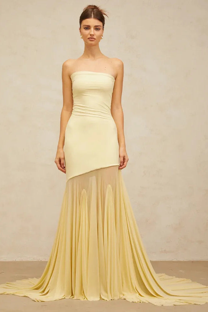 Vestido Maxi Escultural Amarelo com Estrutura de Corpete e Saia Fluida