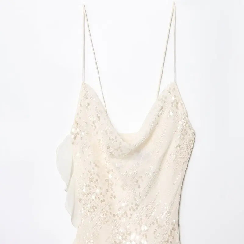 Vestido Curto de Alças com Camadas e Bordadas à Mão – Elegância Casual
