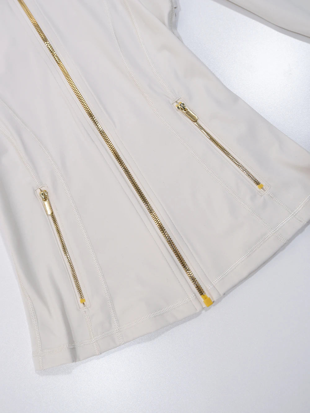 Conjunto Esportivo Feminino com Zíper Dourado e Calça Modeladora