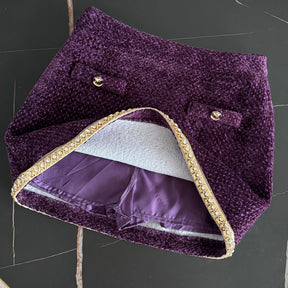 Conjunto em Tweed – Blazer com Aplicações de Strass e Saia Mini Elegante