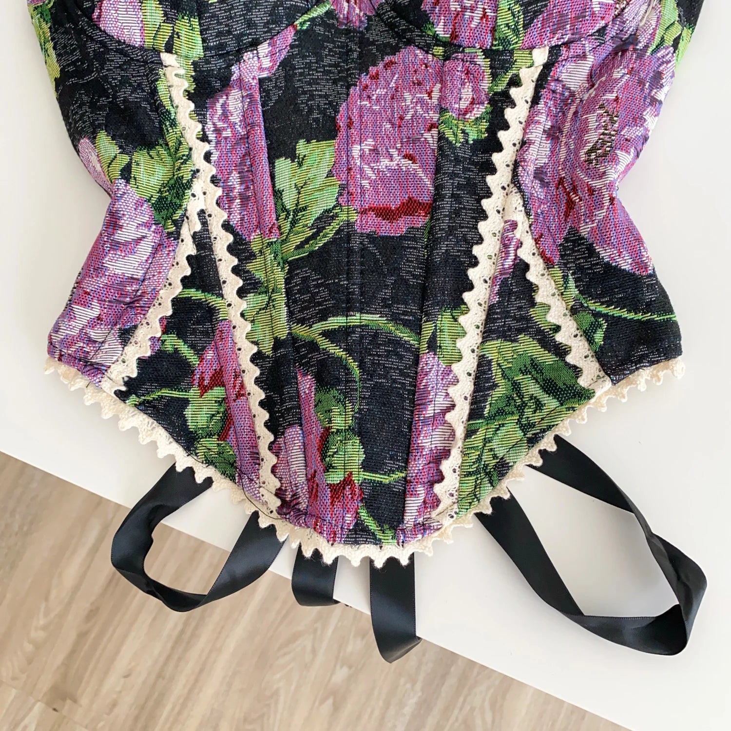 Top de Alças Estampado com Detalhes em Renda