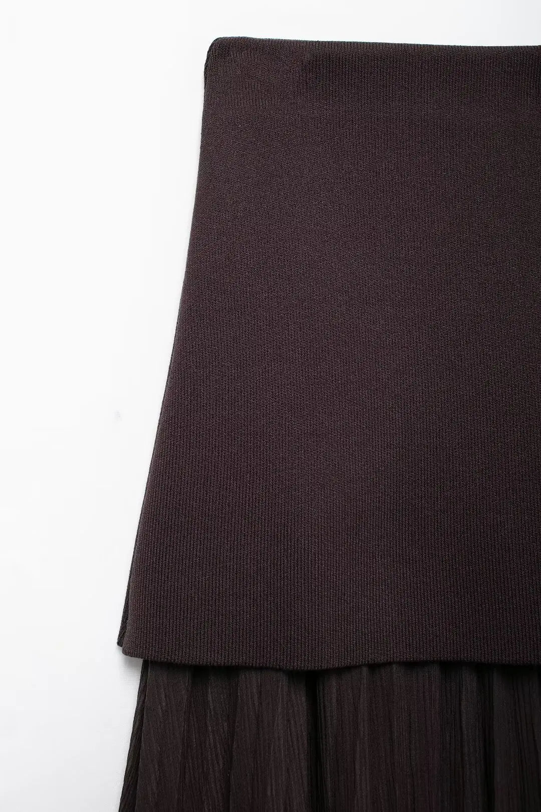 Conjunto – Toque Retrô Elegante, Blusa Tricotada Sem Mangas + Saia Longa Moderna