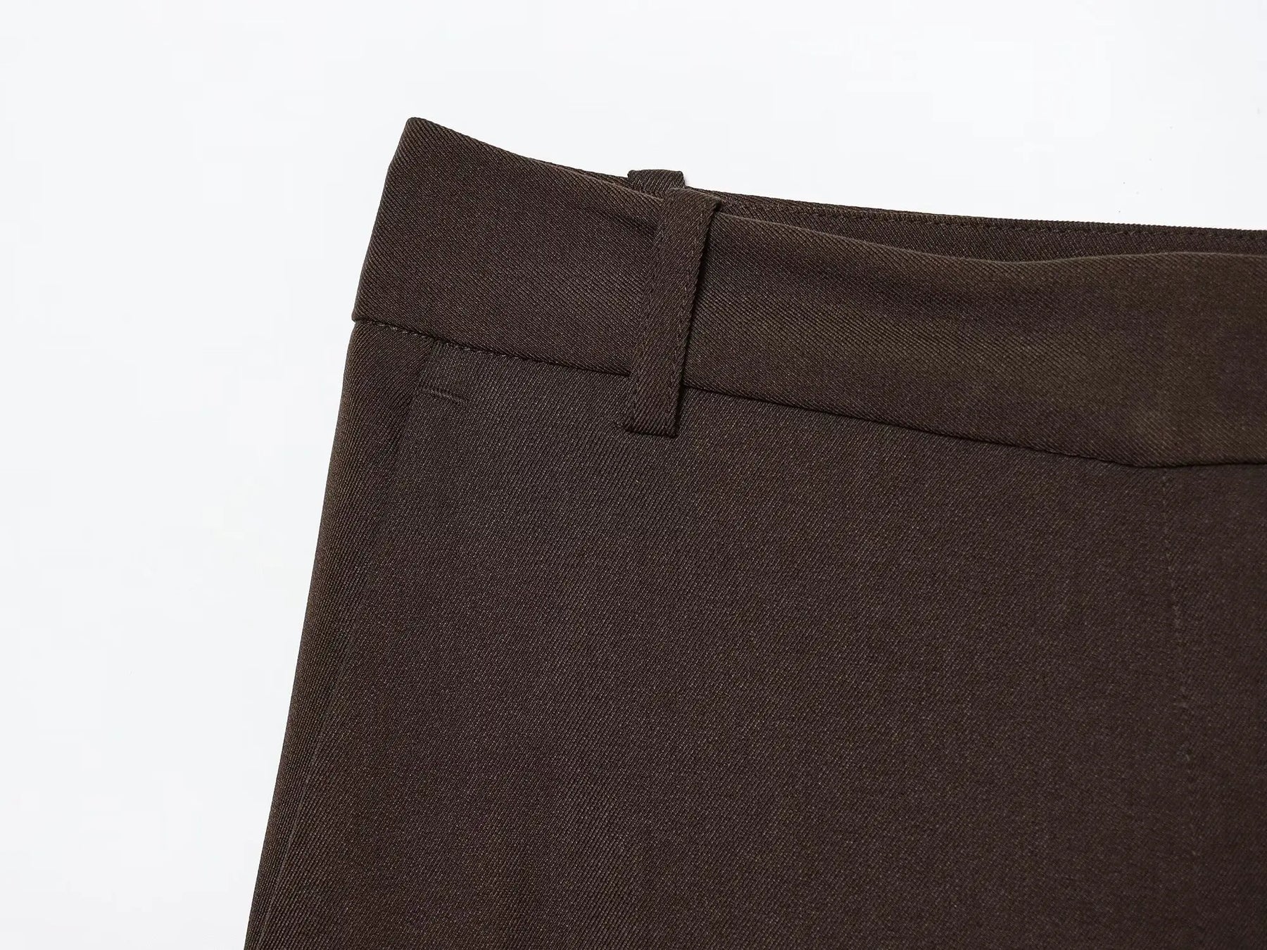 Conjunto Contemporâneo Sem Mangas com Cinto e Calça de Alfaiataria
