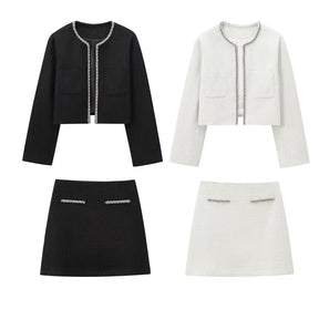 Conjunto Elegante Tweed com Cardigan Bordado em Strass e Saia de Cintura Alta