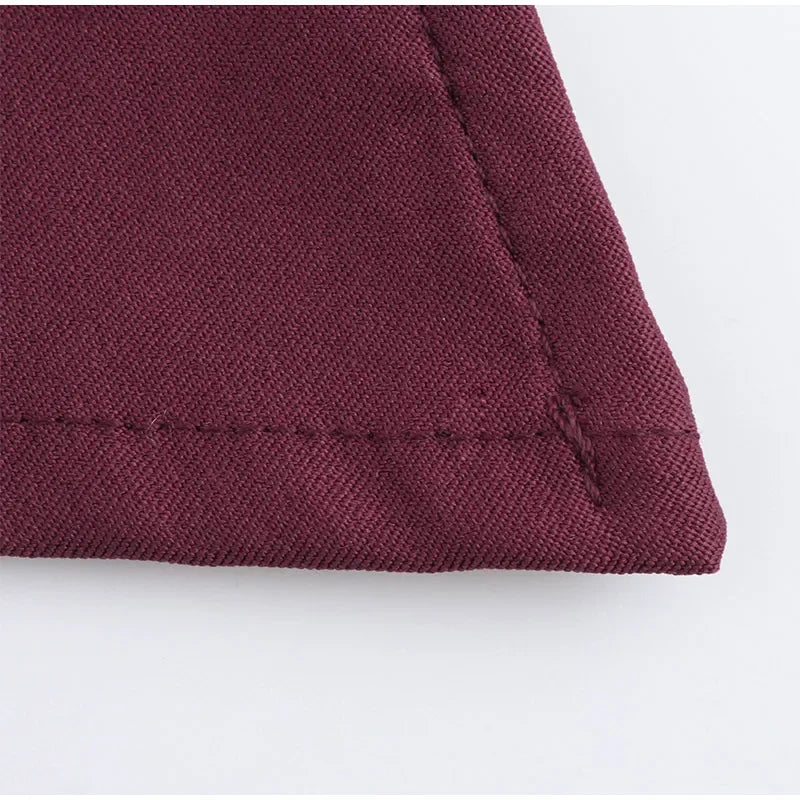 Regata Elegante com Ombreiras e Gola Redonda – Look Sofisticado