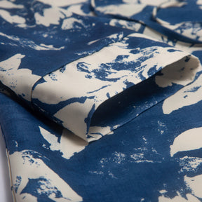 Vestido CHCH em Linha A com Estampa Atemporal e Decote em V Elegante