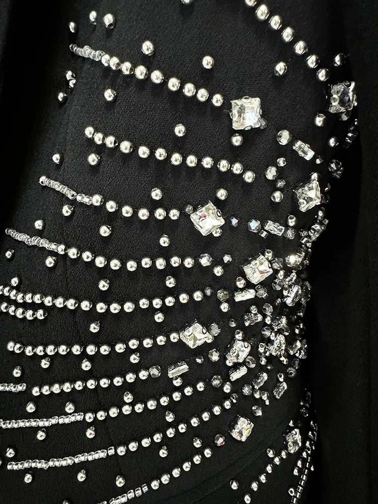 Conjunto  Detalhes em Pedrarias - Blazer de Botão Único e Calça Reta – Elegância