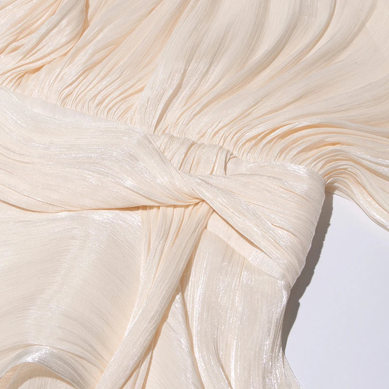 Vestido Mini com Babados, Mangas Longas e Silhueta Fluida