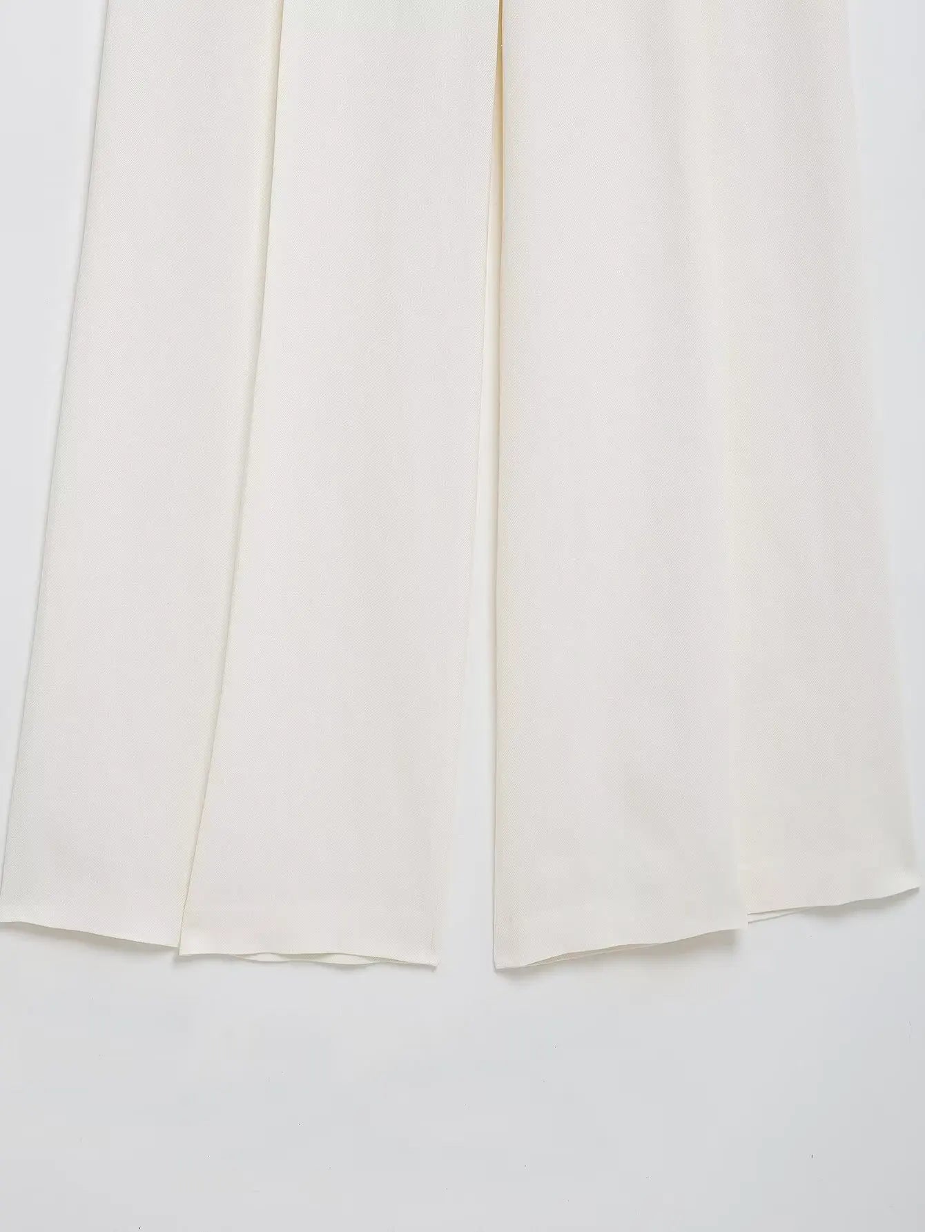 Conjunto de Blazer com Laço e Calça Cintura Alta – Elegância Sofisticada para a Meia-Estação