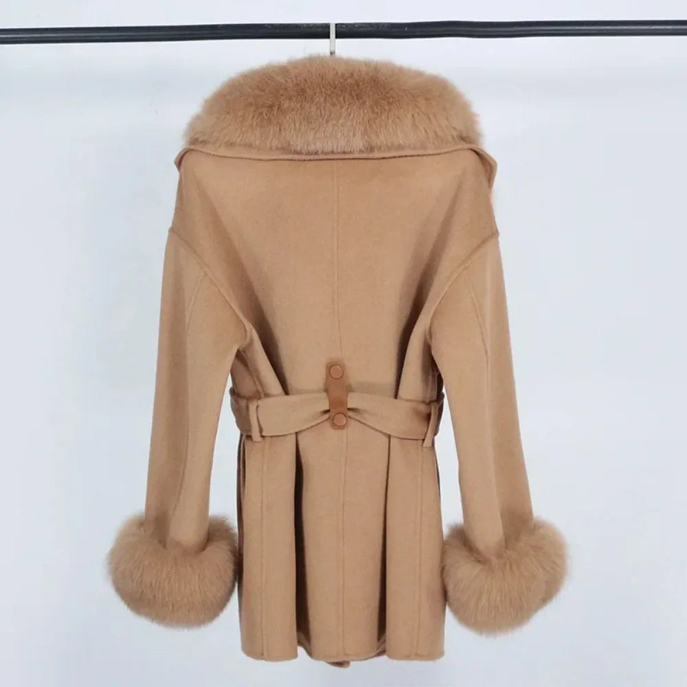 Casaco de Lã e Caxemira com Gola de Pele de Raposa