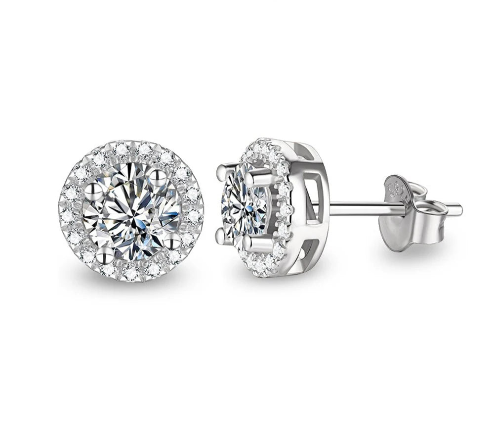 Brinco Cravejado de Zircônias Solitário – Elegância e Brilho Incomparável