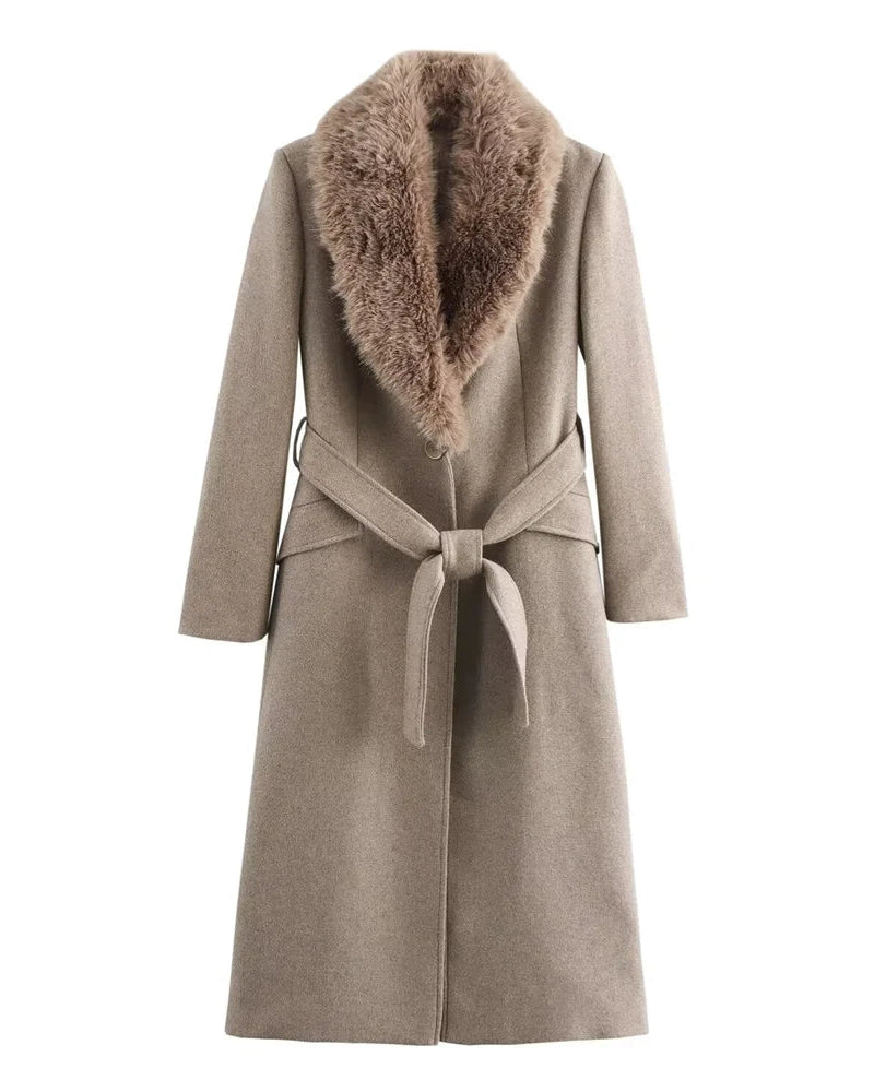 Sobretudo Feminino com Cinto e Gola de Pelo – Outono/Inverno