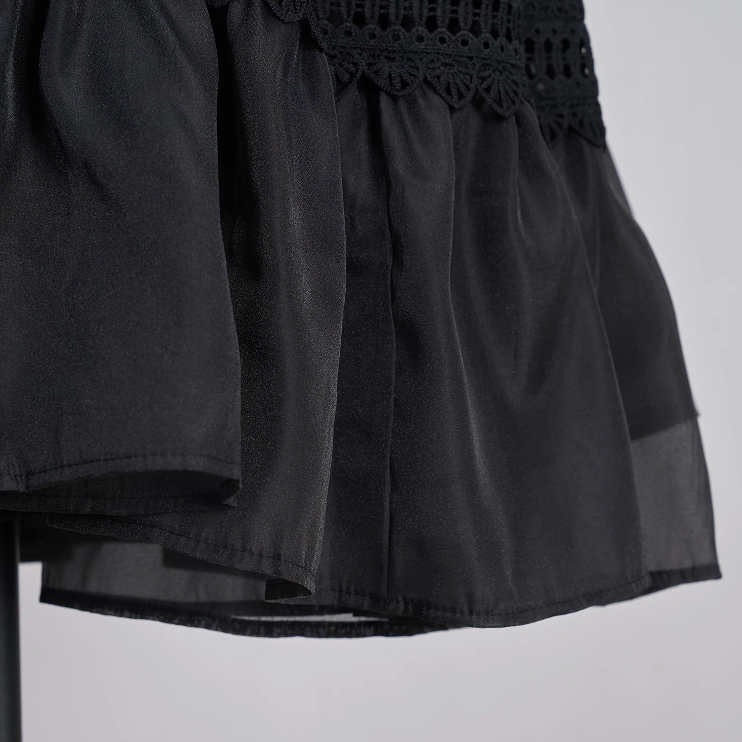 Vestido Lumière – Edição Exclusiva com Renda Bordada