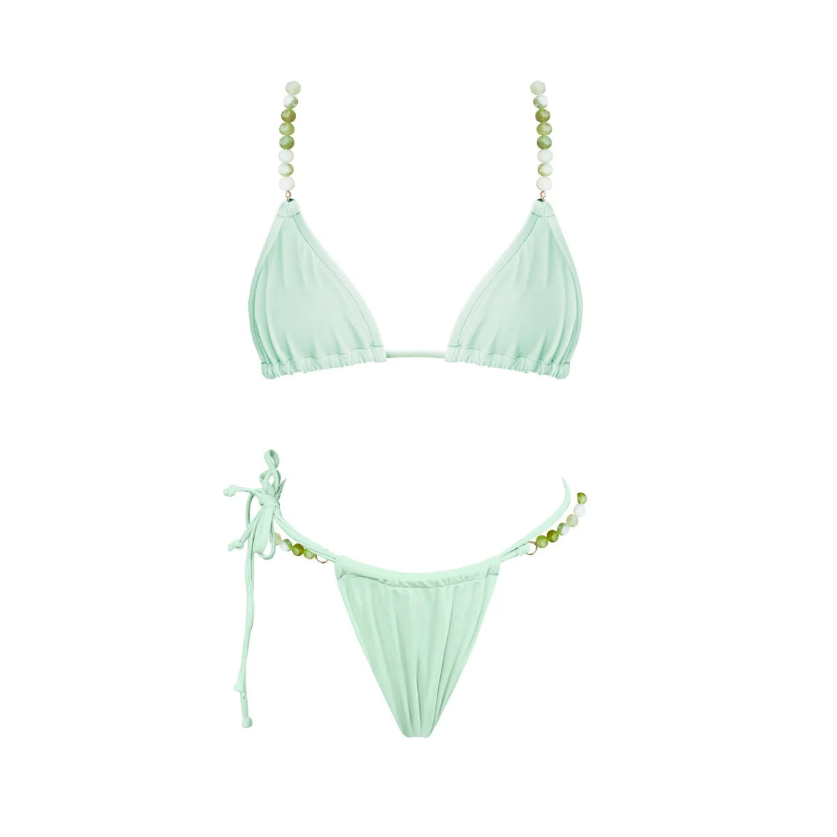 Conjunto de Três Peças com Detalhes Metálicos e Saída Longa Fluida
