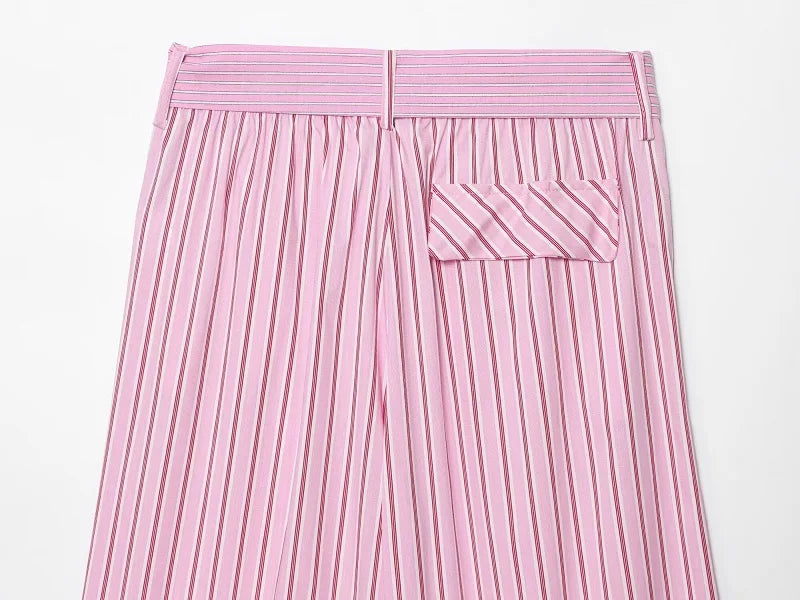 Conjunto Listrado com Top Laço e Calça de Alfaiataria – Elegância Leve para o Verão