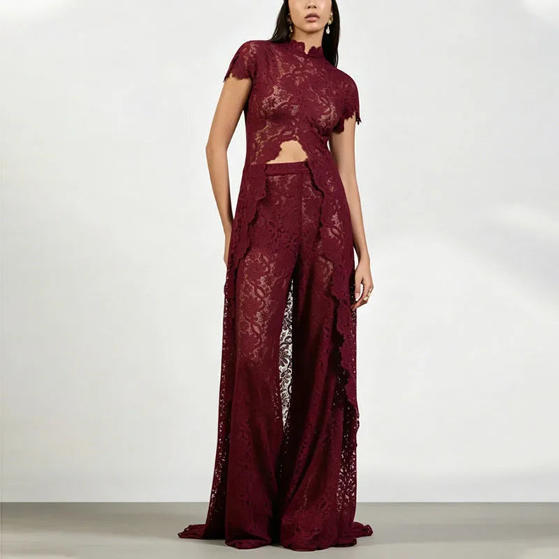 Conjunto Fluido Renda Vazada de Blusa Comprida e Calça de Corte Reto
