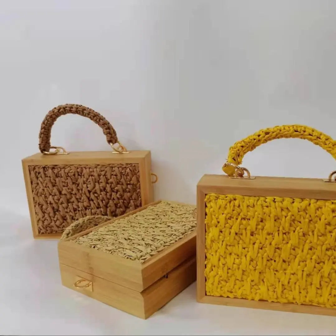 Bolsa Baú de Palha Estruturada com Alça de Corrente