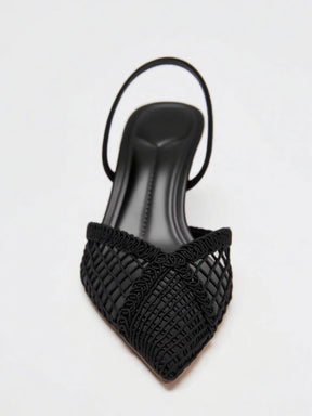 Sapato de Salto Fino com Trama Vazada em Tela e Bico Alongado – Elegância Atemporal e Conforto Refinado