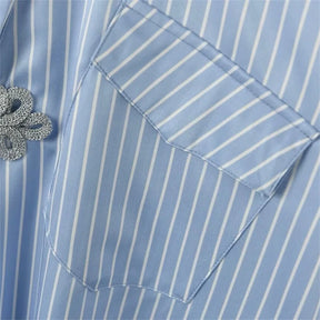 Camisa Listrada  Detalhe Bordado – Design Retrô e Elegância Atemporal
