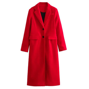 Sobretudo Longo Vermelho – Elegância Atemporal com Toque Casual