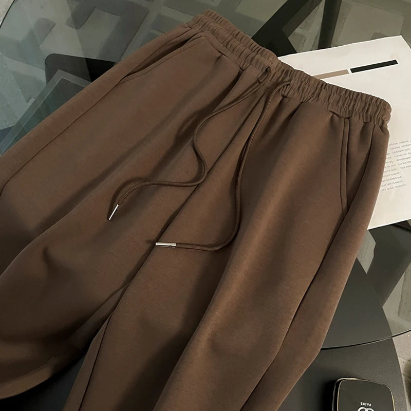 Conjunto Esportivo com Jaqueta Listrada e Calça Pantalona