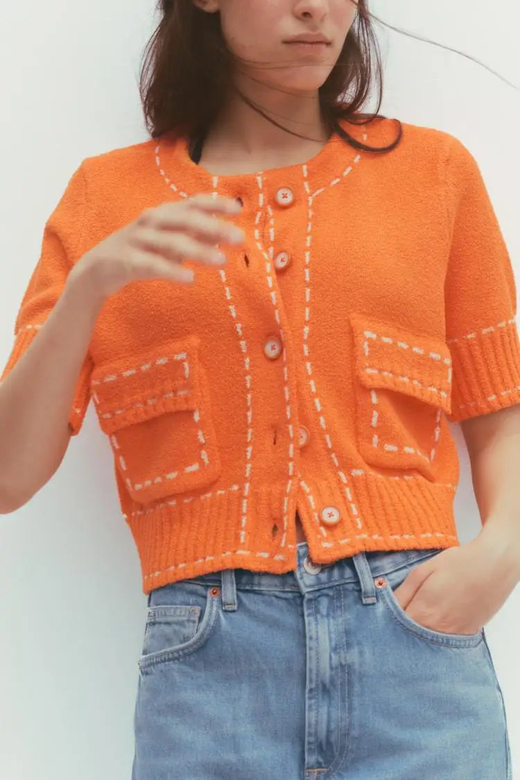 Camisa Feminina Tricotada com Recortes em Cores – Modelo Criativo de Verão