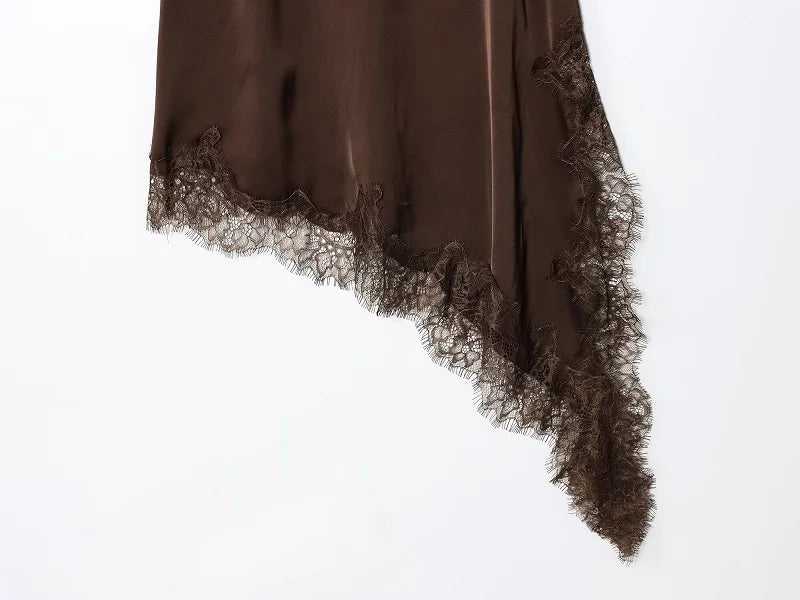 Vestido Mini em Cetim com Renda – Elegância Assimétrica e Sensualidade Delicada