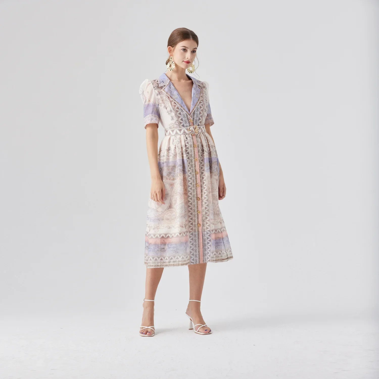 Vestido Estampado, Cintura Marcada e Cinto Elegante