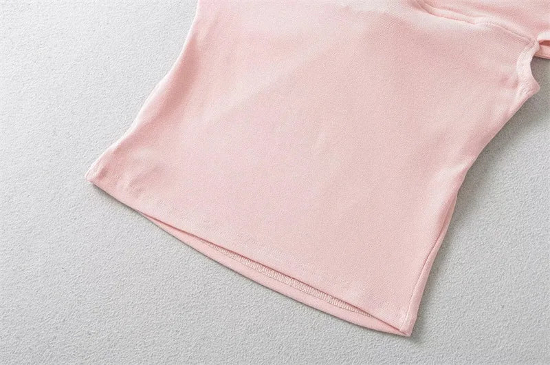 Camiseta Feminina com Torção Frontal – Estilo e Versatilidade para o Verão