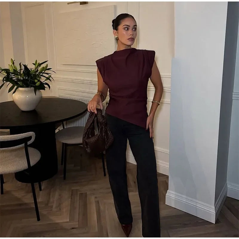 Regata Elegante com Ombreiras e Gola Redonda – Look Sofisticado