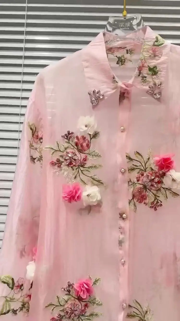 Camisa com Bordado de Flores e Brilhos – Leveza e Charme