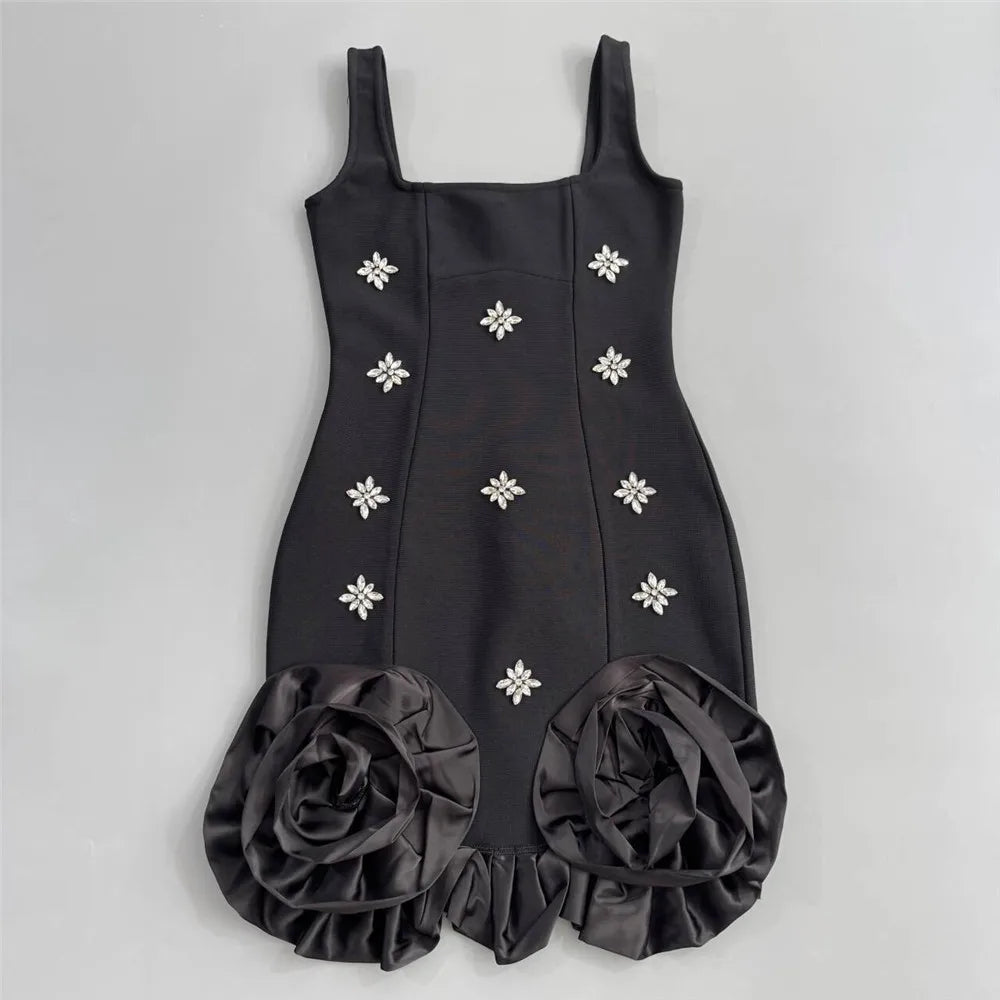 Vestido Mini Estruturado com Babados Esculpidos e Cristais Bordados à Mão