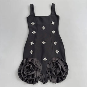 Vestido Mini Estruturado com Babados Esculpidos e Cristais Bordados à Mão