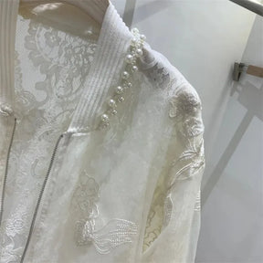 Jaqueta com Bordado e Pérolas – Elegância em um Só Look