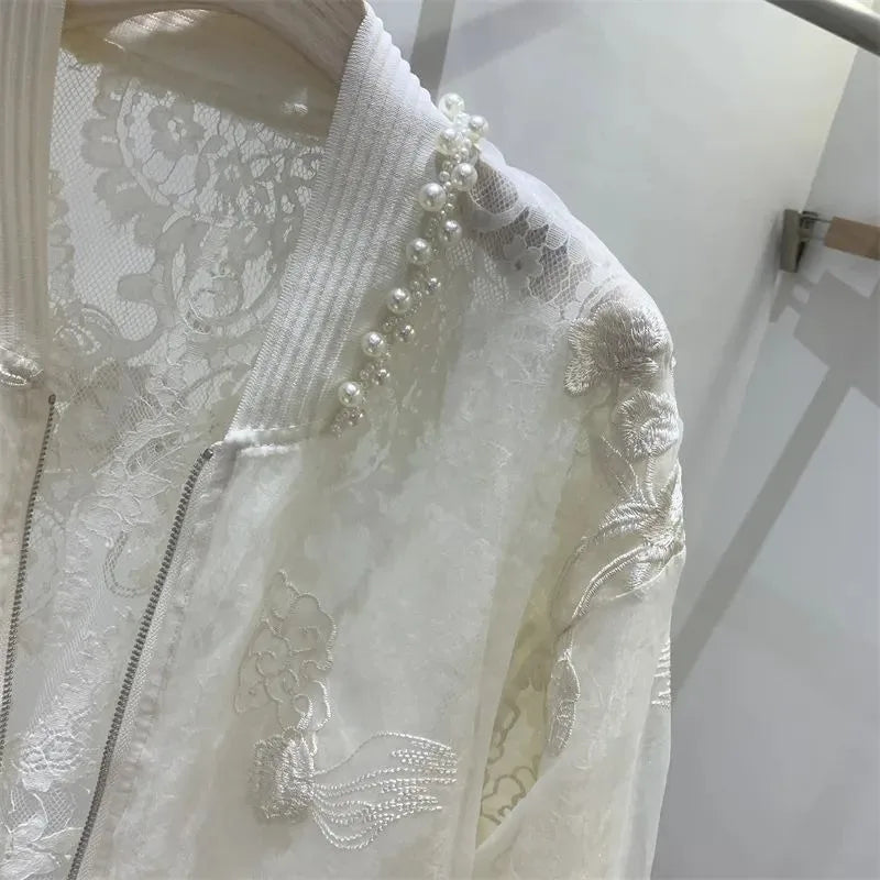 Jaqueta com Bordado e Pérolas – Elegância em um Só Look