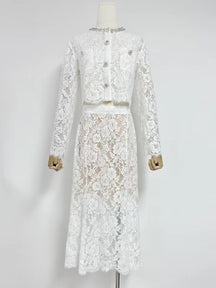 Conjunto Renda com Design Elegante – Blusa Bordada à Mão e Saia em Linha A