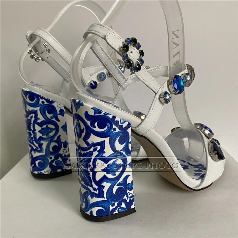Sandália Luxuosa Diamond Crystal – Estampa Azul e Branco