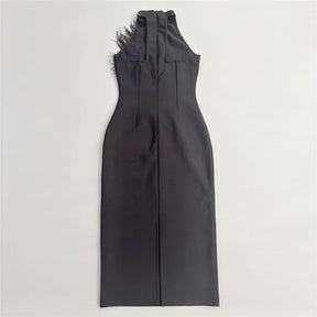 Vestido Midi Halter com Bordados à Mão e Plumas – Elegância Ícone de Festa