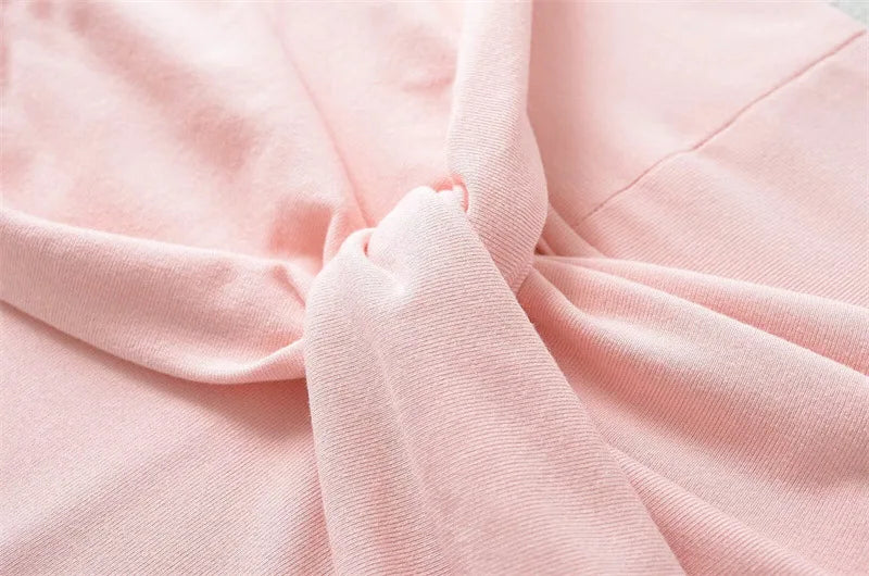 Camiseta Feminina com Torção Frontal – Estilo e Versatilidade para o Verão