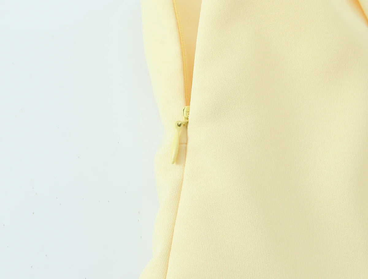 Colete Decote Quadrado com Laço, Modelagem Ajustada e Top Interno