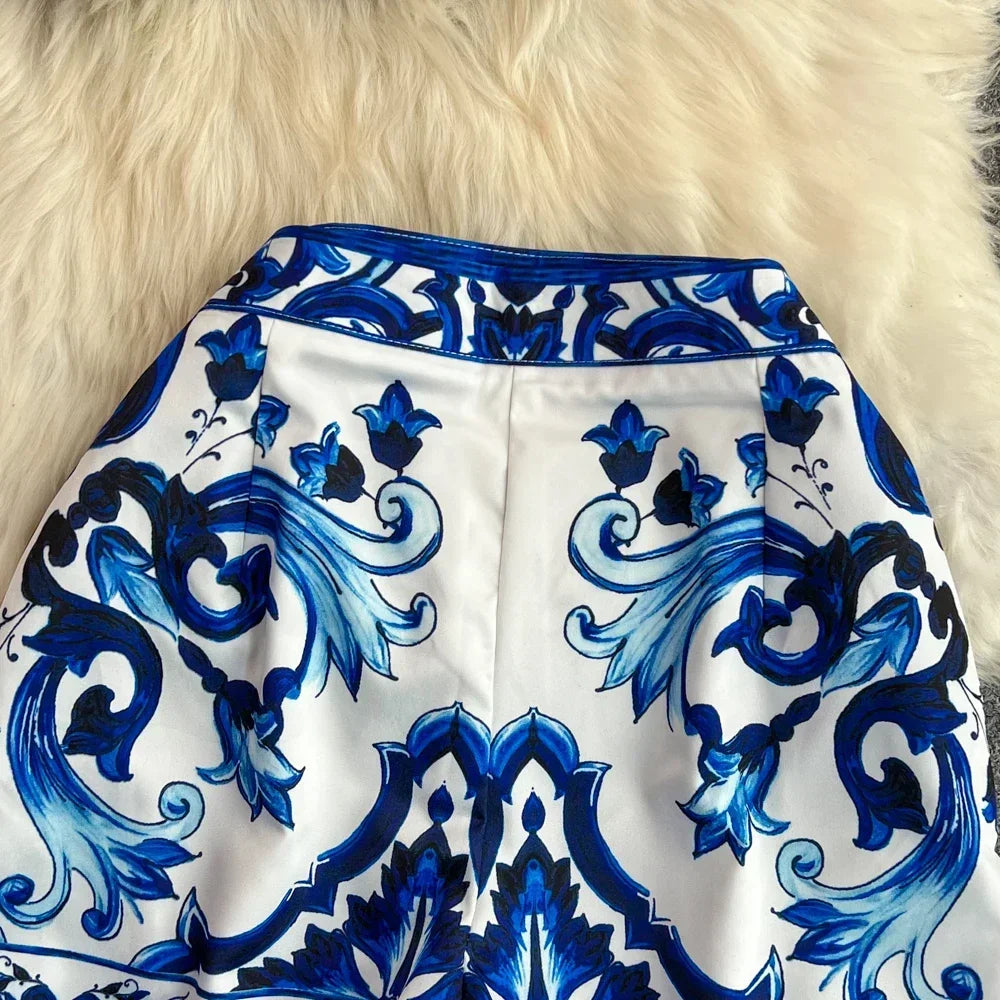 Conjunto Fashion Primavera - Camisa e Shorts com Estampa de Porcelana Azul e Branca